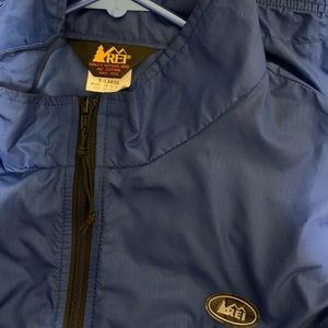 REI WINDBREAKER